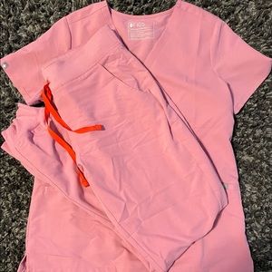 Pale pink figs scrub set